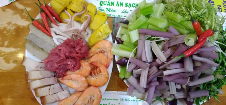 Bún Mắm Phan Xích Long: Trải Nghiệm Đậm Chất Miền Tây Giữa Lòng Sài Gòn