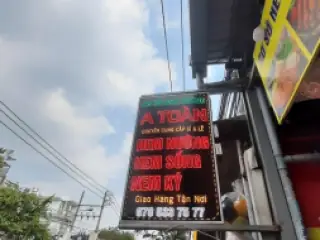 Top 5 Quán Bún Nem Nướng Ngon Nhất Sài Gòn: Bà Hạt Nổi Tiếng Thế Nào?