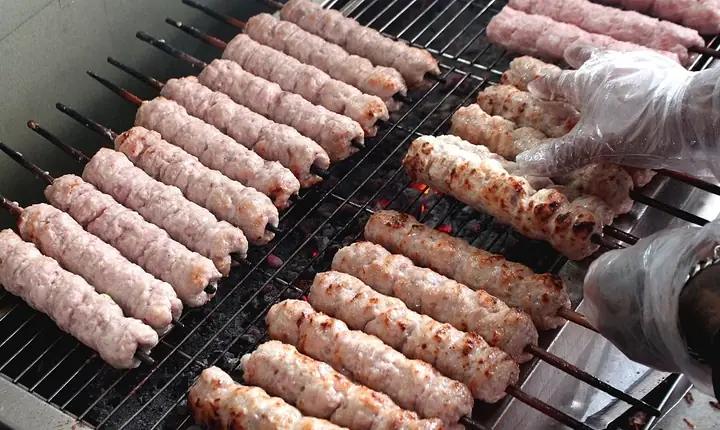 Top 5 Quán Bún Nem Nướng Ngon Nhất Sài Gòn: Bà Hạt Nổi Tiếng Thế Nào?