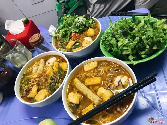 Review Chi Tiết Quán Bún Riêu Ngõ Đình Đại: Chất Lượng Thật Hay Chỉ 'hot' Một Thời?