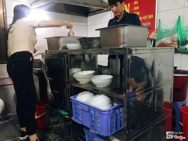 Review Chi Tiết Quán Bún Riêu Ngõ Đình Đại: Chất Lượng Thật Hay Chỉ 'hot' Một Thời?