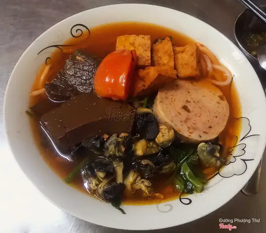 Bún Riêu Võ Văn Tần: Quán Cổ Tích Giữa Lòng Sài Gòn Bún Riêu Võ Văn Tần: Quán Cổ Tích Giữa Lòng Sài Gòn