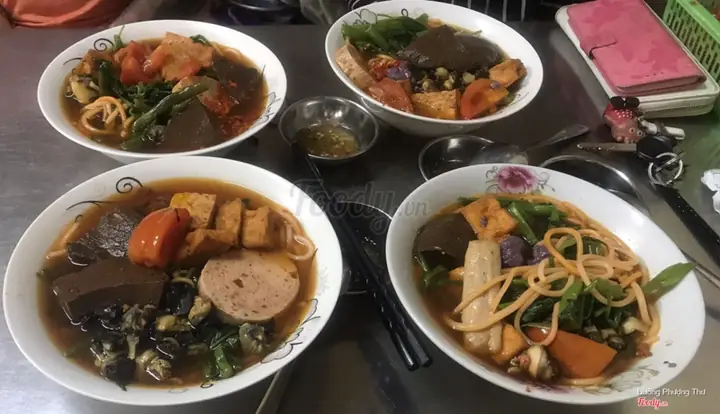 Bún Riêu Võ Văn Tần: Quán Cổ Tích Giữa Lòng Sài Gòn Bún Riêu Võ Văn Tần: Quán Cổ Tích Giữa Lòng Sài Gòn