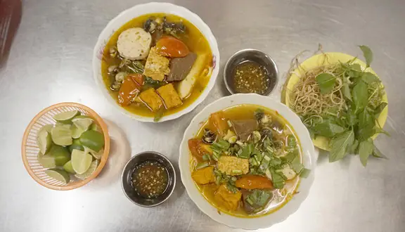 Bún Riêu Võ Văn Tần: Quán Cổ Tích Giữa Lòng Sài Gòn Bún Riêu Võ Văn Tần: Quán Cổ Tích Giữa Lòng Sài Gòn