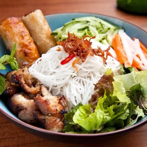 Review Quán Bún Thịt Nướng Cô Lan: Hương Vị Quê Nhà Ở Quận 5? Review Quán Bún Thịt Nướng Cô Lan: Hương Vị Quê Nhà Ở Quận 5?