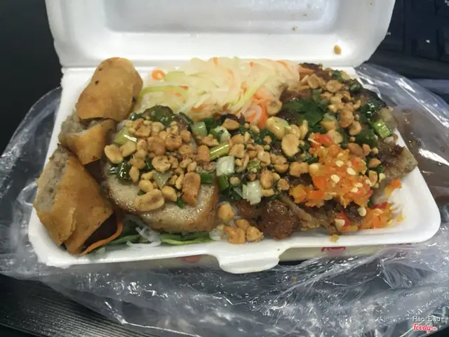 Bún Thịt Nướng Hồng Phát: Đánh Giá Chi Tiết Quán Gia Truyền Ở Quận 11