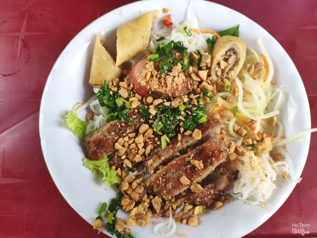 Bún Thịt Nướng Hồng Phát: Đánh Giá Chi Tiết Quán Gia Truyền Ở Quận 11