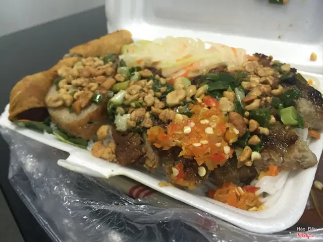 Bún Thịt Nướng Hồng Phát: Đánh Giá Chi Tiết Quán Gia Truyền Ở Quận 11