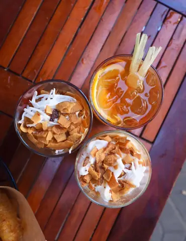 Review Chi Tiết Cà Phê Cốt Dừa Cô Hạnh Hải Phòng: Điểm Đến Không Thể Bỏ Quê