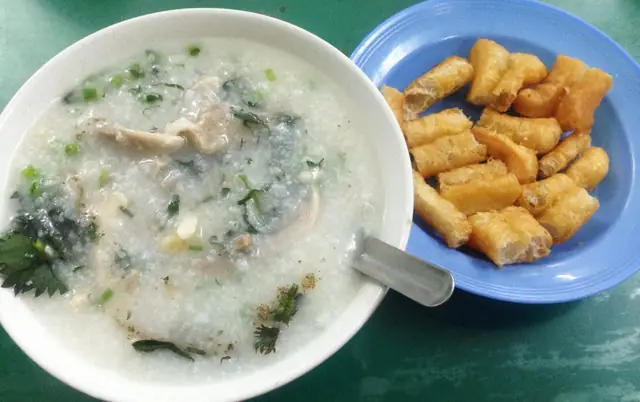 Review Cháo 37 327 Hoàng Quốc Việt: Hương Vị Quen Thuộc Giữa Lòng Thủ Đô