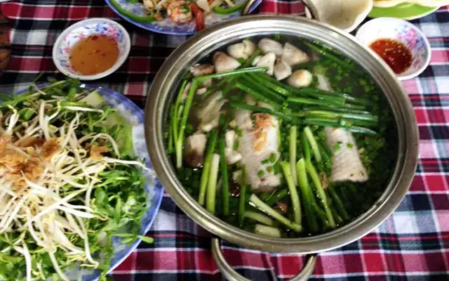 Đánh Giá Chi Tiết Cháo Bầu Cô Ba Nữ: Món Ăn Truyền Thống Bổ Dưỡng Cho Gia Đình