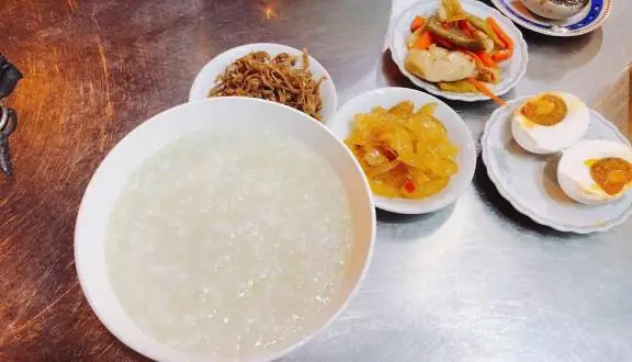 Review Cháo Trắng 34 Nam Quốc Cang: Trải Nghiệm Ăn Uống Đậm Chất Sài Gòn Giữa Lòng Quận 1