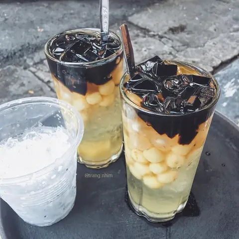 Chè 4 Mùa Hàng Cân: Đánh Giá Chi Tiết Về Quán Chè Truyền Thống Ở Phố Cổ Hà Nội