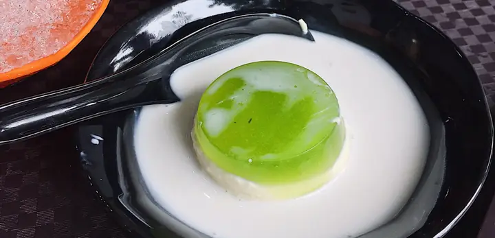 Chè Sầu Liên Đà Nẵng: Hành Trình Khám Phá Món Ngon Gây Nghiện Từ Một Quán Vỉa Hè