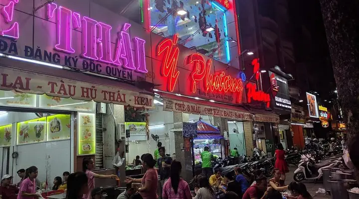 Chè Thái 521 Nguyễn Tri Phương: Đánh Giá Chi Tiết Và Trải Nghiệm Thực Tế Quán Ăn Vặt Đêm Nổi Tiếng Quận 10