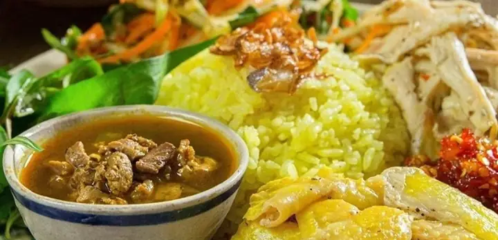 Đánh Giá Chi Tiết Quán Cơm Gà 111 Trần Phú: Hương Vị Miền Trung Giữa Lòng Thành Phố Quy Nhơn