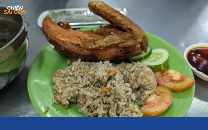Đánh Giá Chi Tiết Quán Cơm Gà Lão Hương Thân: Hương Vị Truyền Thống Hơn 25 Năm Ở Quận 5