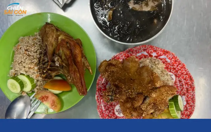 Đánh Giá Chi Tiết Quán Cơm Gà Lão Hương Thân: Hương Vị Truyền Thống Hơn 25 Năm Ở Quận 5