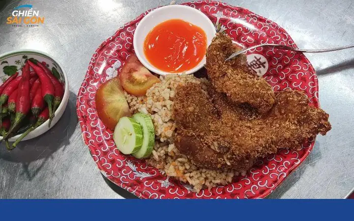 Đánh Giá Chi Tiết Quán Cơm Gà Lão Hương Thân: Hương Vị Truyền Thống Hơn 25 Năm Ở Quận 5