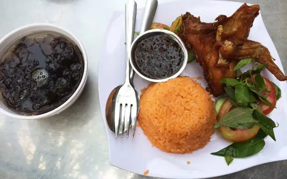 Review Cơm Gà Xối Mỡ Su Su: Quán Ăn Ngon Giá Rẻ Ở Quận 1 Review Cơm Gà Xối Mỡ Su Su: Quán Ăn Ngon Giá Rẻ Ở Quận 1