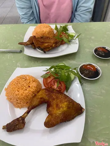Review Cơm Gà Xối Mỡ Su Su: Quán Ăn Ngon Giá Rẻ Ở Quận 1 Review Cơm Gà Xối Mỡ Su Su: Quán Ăn Ngon Giá Rẻ Ở Quận 1