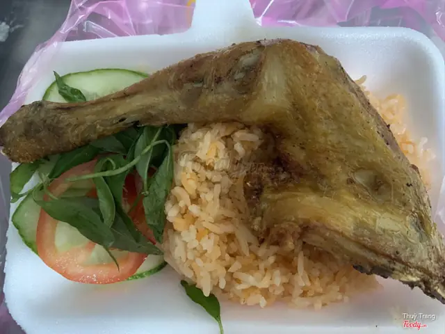 Review Cơm Gà Xối Mỡ Su Su: Quán Ăn Ngon Giá Rẻ Ở Quận 1 Review Cơm Gà Xối Mỡ Su Su: Quán Ăn Ngon Giá Rẻ Ở Quận 1