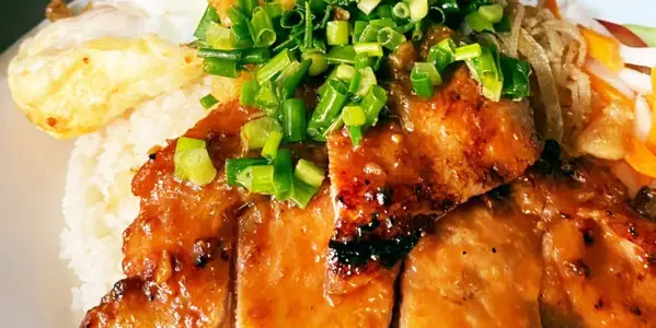 Cơm Tấm & Bún Thịt Nướng: Hương Vị Đặc Trưng Ẩm Thực Sài Gòn Cơm Tấm & Bún Thịt Nướng: Hương Vị Đặc Trưng Ẩm Thực Sài Gòn