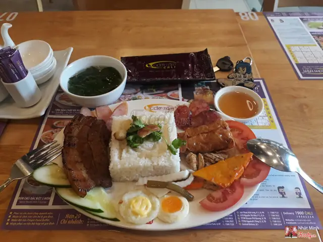 Đánh Giá Chi Tiết Cơm Tấm Cali Nguyễn Huệ: Trải Nghiệm Ẩm Thực Sài Gòn Đúng Chuẩn