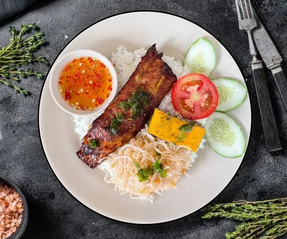 Cơm Tấm Sà Bì Chưởng: Hành Trình Từ Món Ăn Dân Dã Đến Biểu Tượng Ẩm Thực Sài Gòn Cơm Tấm Sà Bì Chưởng: Hành Trình Từ Món Ăn Dân Dã Đến Biểu Tượng Ẩm Thực Sài Gòn