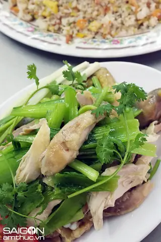 Gà Hấp Muối Lão Mã: Món Ăn Đặc Trưng Chợ Lớn