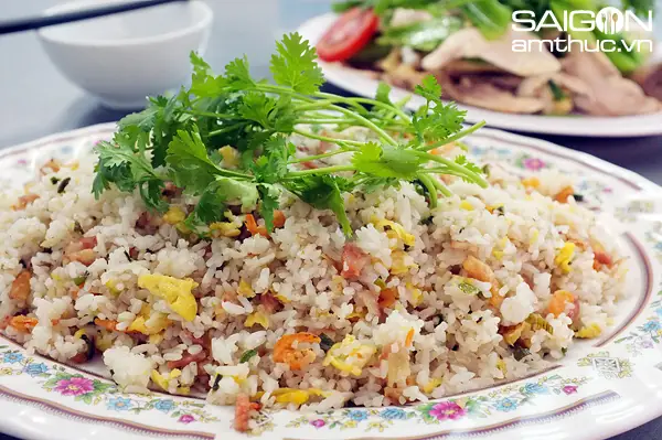 Gà Hấp Muối Lão Mã: Món Ăn Đặc Trưng Chợ Lớn