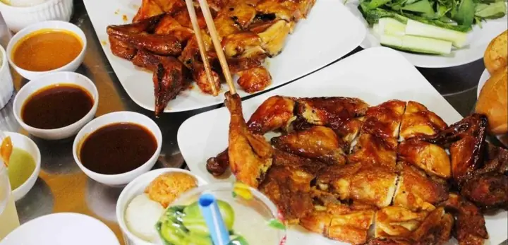 Gà Nướng Ò Ó O Sư Vạn Hạnh: Đánh Giá Toàn Diện Về Ẩm Thực Và Không Gian