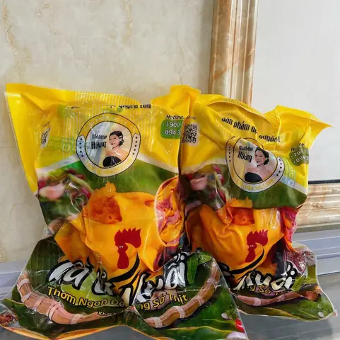 Gà Ủ Muối Madame Hoàng: Đánh Giá Chi Tiết Về Món Ăn Đặc Sản Này