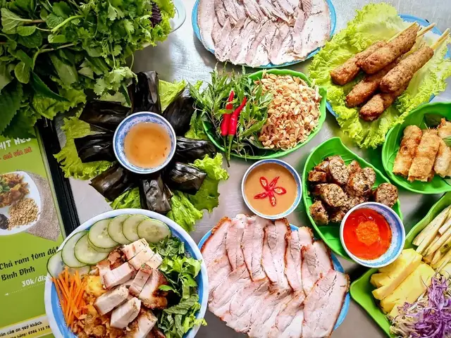 Gạch Quán Phạm Ngọc Thạch: Đánh Giá Chi Tiết Quán Bánh Tráng Cuốn Thịt Heo Gạch Quán Phạm Ngọc Thạch: Đánh Giá Chi Tiết Quán Bánh Tráng Cuốn Thịt Heo