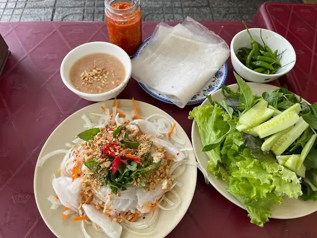 Gỏi Cá Mai Nha Trang: Đặc Sản Hấp Dẫn Từ Quán Cô Hằng