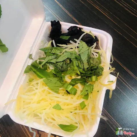 Gỏi Khô Bò Ông Năm: Đánh Giá Chi Tiết Quán Ăn Phong Cách Việt Nổi Tiếng Ở Quận 1