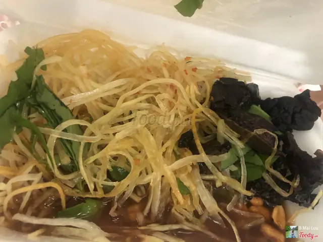 Gỏi Khô Bò Ông Năm: Đánh Giá Chi Tiết Quán Ăn Phong Cách Việt Nổi Tiếng Ở Quận 1