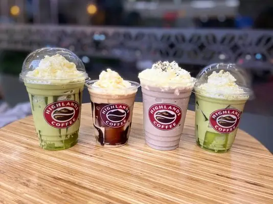 Đánh Giá Chi Tiết Highland Coffee Nguyễn Chí Thanh: Trải Nghiệm Thực Tế & So Sánh