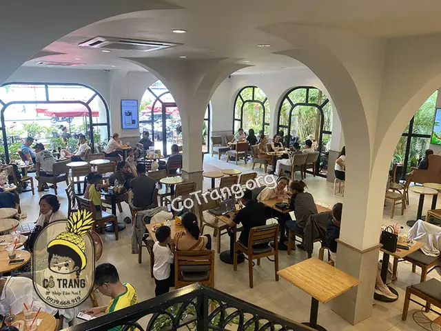 Review Highland Coffee 517 Trần Hưng Đạo: Quán Cà Phê View Cá Chép Hoá Rồng Đỉnh Cao Đón Đón Lượng Khách Khủng Review Highland Coffee 517 Trần Hưng Đạo: Quán Cà Phê View Cá Chép Hoá Rồng Đỉnh Cao Đón Đón Lượng Khách Khủng