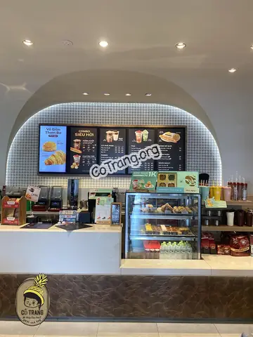 Review Highland Coffee 517 Trần Hưng Đạo: Quán Cà Phê View Cá Chép Hoá Rồng Đỉnh Cao Đón Đón Lượng Khách Khủng Review Highland Coffee 517 Trần Hưng Đạo: Quán Cà Phê View Cá Chép Hoá Rồng Đỉnh Cao Đón Đón Lượng Khách Khủng