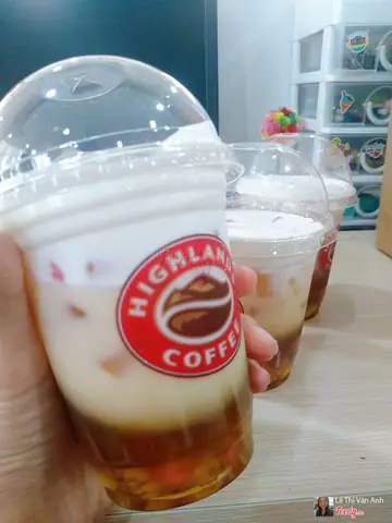 Review Chi Tiết Highlands Coffee Nguyễn Trọng Tuyển: Trải Nghiệm Thực Tế & Đánh Giá Khách Quan