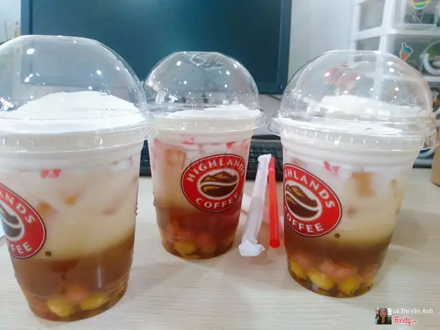 Review Chi Tiết Highlands Coffee Nguyễn Trọng Tuyển: Trải Nghiệm Thực Tế & Đánh Giá Khách Quan