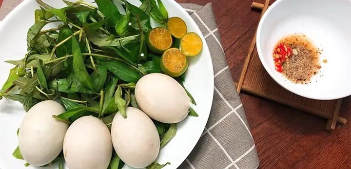 Đánh Giá Chi Tiết Quán Hột Vịt Lộn Trung Hiếu: Thử Thách Vị Giác Hay Chỉ Là "cơn Sốt"?