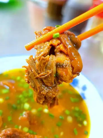 Đánh Giá Chi Tiết Quán Hủ Tiếu Dê Hào Phong: Trải Nghiệm 20 Năm Lâu Đời