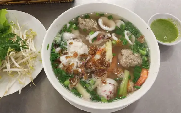 Hủ Tíu Mực: Món Ăn Đặc Trưng Sài Gòn Và Những Quán Ngon Không Thể Bỏ Quên