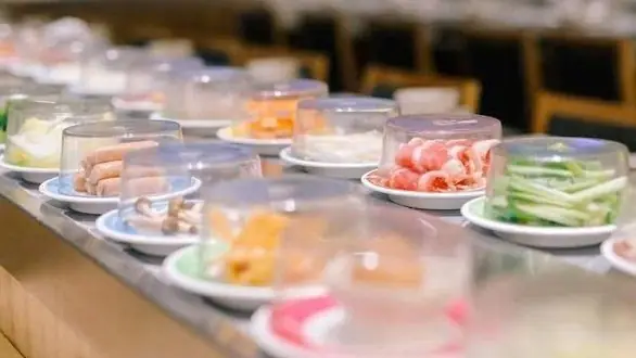 Lẩu Băng Chuyền Kichi Kichi: Trải Nghiệm Ẩm Thực Độc Đáo Tại Quận 7