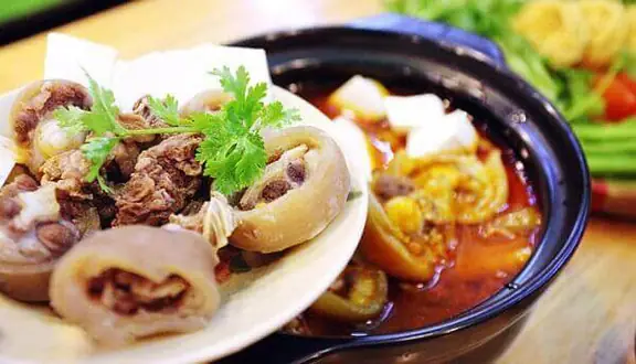 Review Lẩu Đuôi Bò Năm Ngự: Trải Nghiệm Món Ngon Quận Gò Vấp