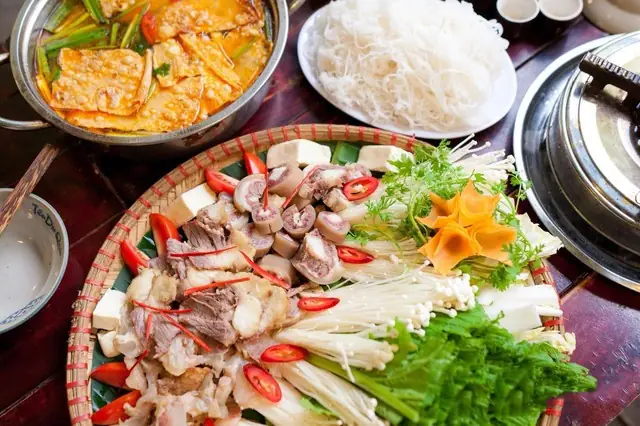 Review Lẩu Đuôi Bò Năm Ngự: Trải Nghiệm Món Ngon Quận Gò Vấp