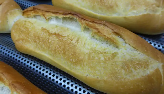 Đánh Giá Chi Tiết Lò Bánh Mì Minh Tâm: Điểm Dừng Chân Tin Cậy Cho Khách Đường Dài Tại Bình Chánh