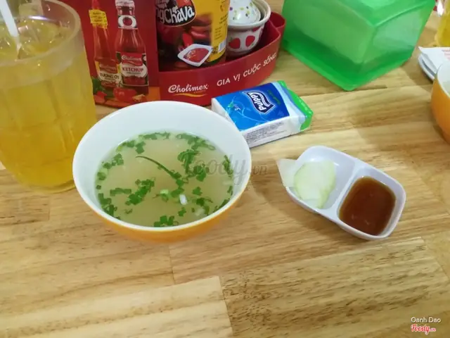 Lucky Mì Gà Da Giòn: Đánh Giá Chi Tiết Quán Ăn Nổi Tiếng Với Món Đặc Trưng